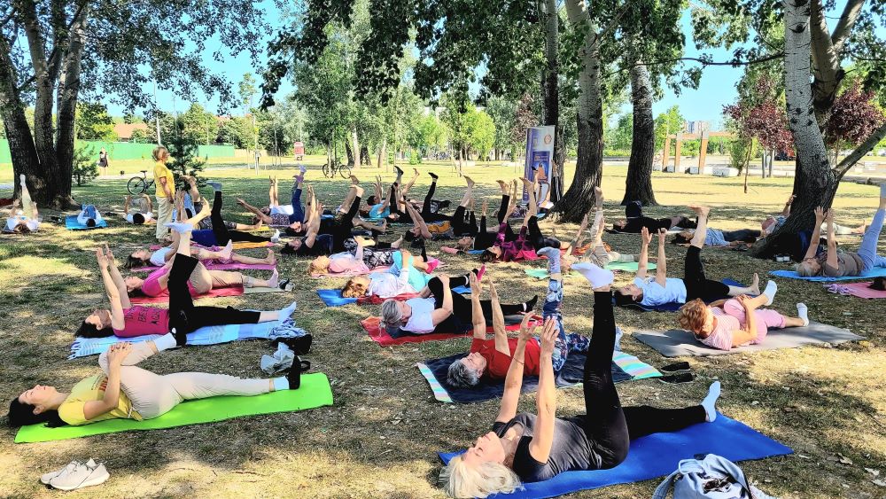 13 PAVAN MUKTA ASANA PRIVLAČENJE KOLENA KA GRUDIMA