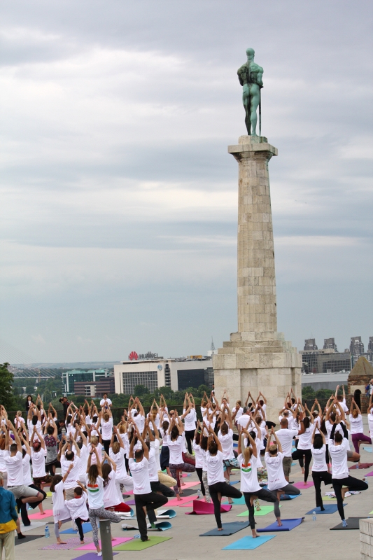 4 ek pad pranam asana